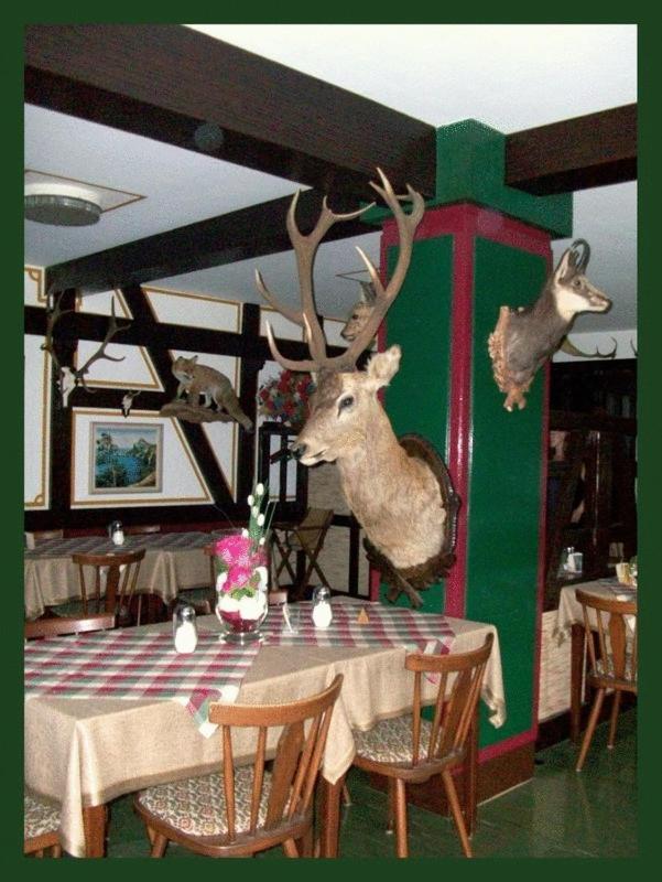 Hotel-Restaurant Johanniskreuz Trippstadt Exteriör bild
