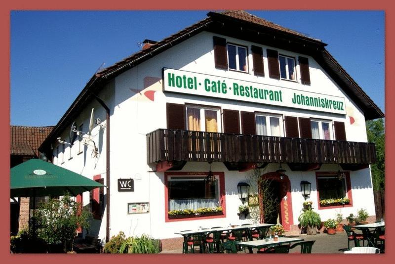 Hotel-Restaurant Johanniskreuz Trippstadt Exteriör bild