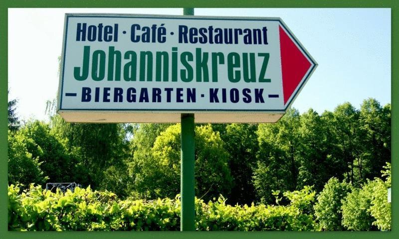 Hotel-Restaurant Johanniskreuz Trippstadt Exteriör bild