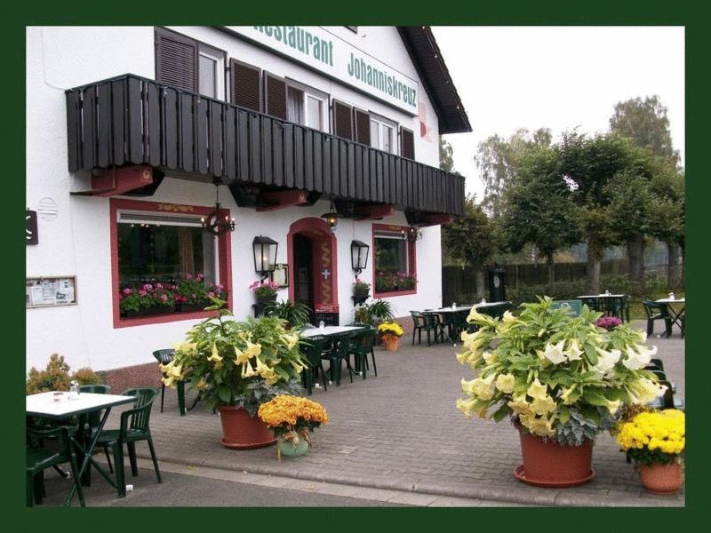 Hotel-Restaurant Johanniskreuz Trippstadt Exteriör bild