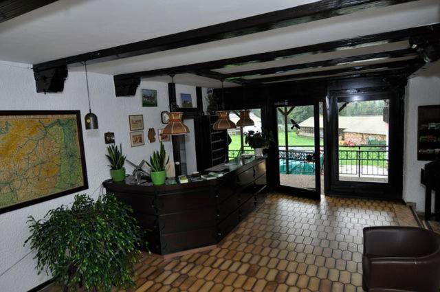 Hotel-Restaurant Johanniskreuz Trippstadt Exteriör bild