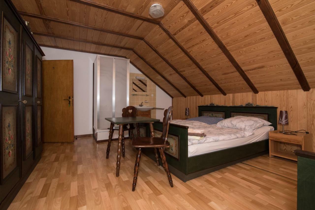 Hotel-Restaurant Johanniskreuz Trippstadt Exteriör bild