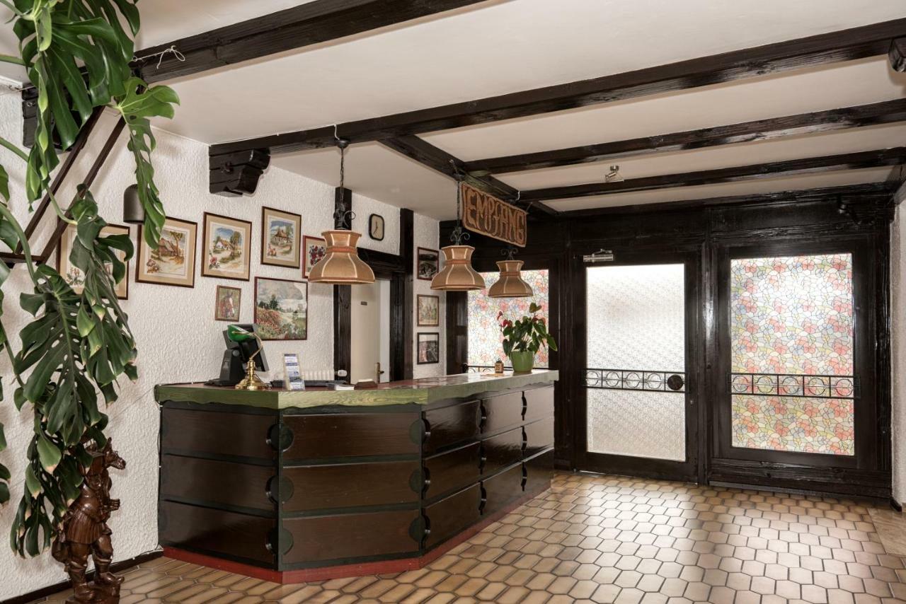 Hotel-Restaurant Johanniskreuz Trippstadt Exteriör bild