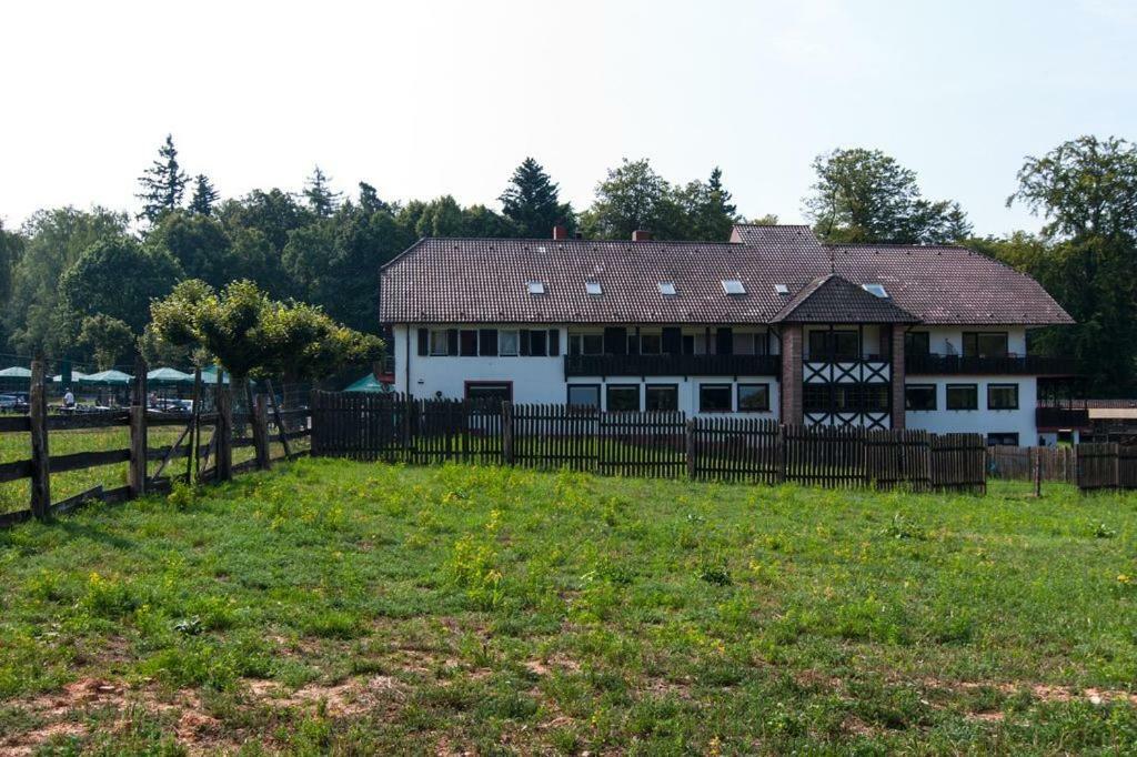 Hotel-Restaurant Johanniskreuz Trippstadt Exteriör bild